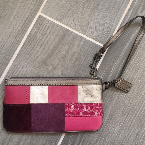coach wristlet - Picture 1 of 3